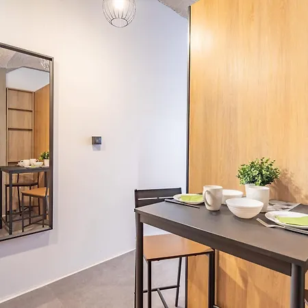 - Stylish - Very Comfy Apartament